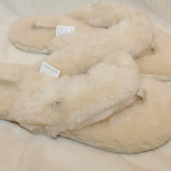 NIB UGG FLUFF FLIP FLOP NATURAL SANDAL SLIPPERS - Picture 4 of 8